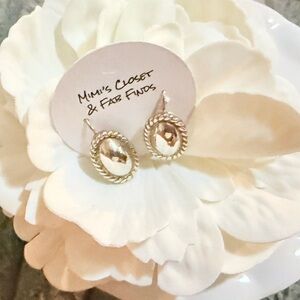 Classic Silver Rope-Edge Stud Earrings -